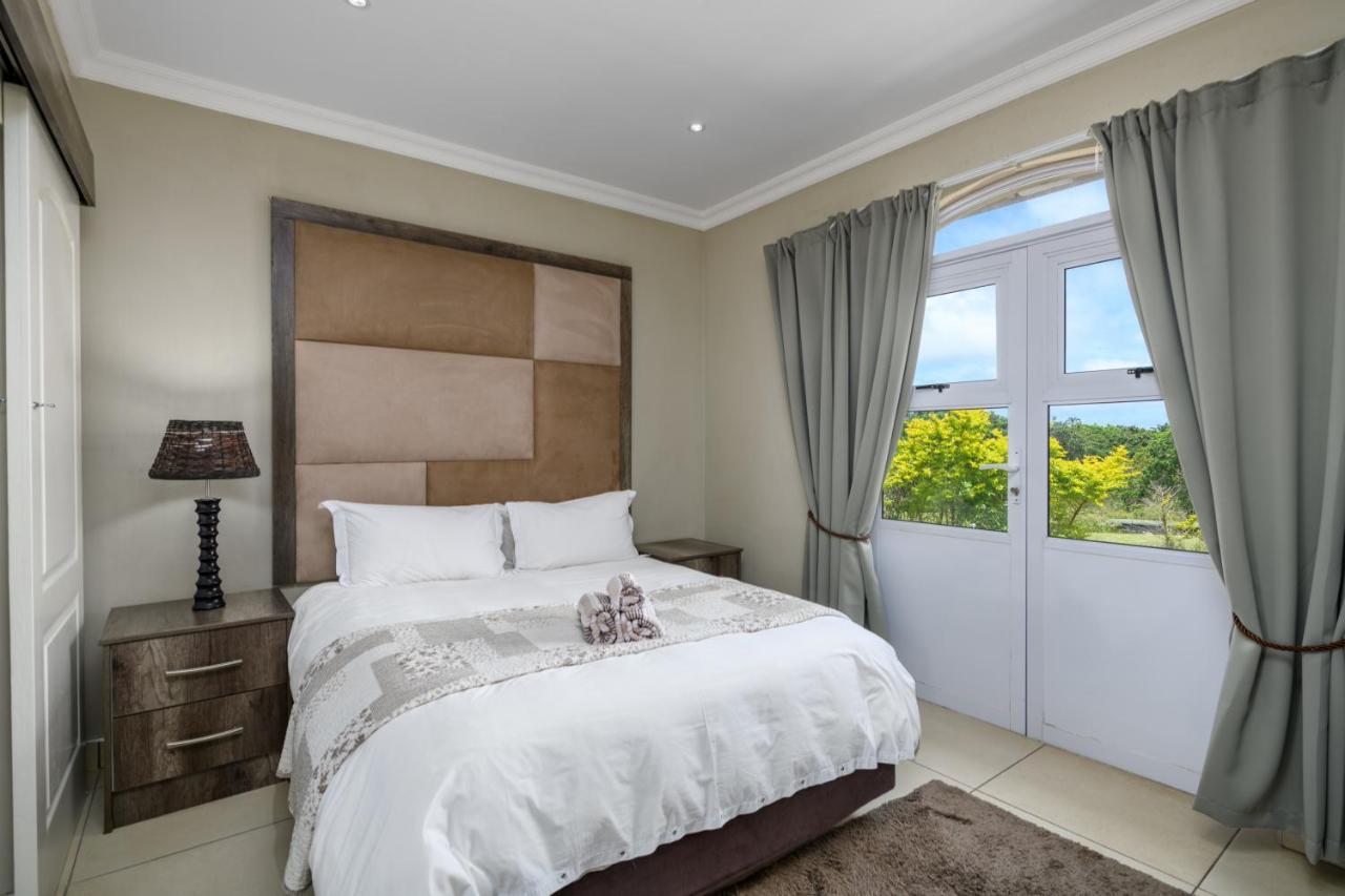 Villa Caylee Caribbean Estates - Ultra-Luxurious - Rimas Interiors Designs - Private Beachfront Escape - Premium Serviced For 8 Guests Port Edward Eksteriør billede