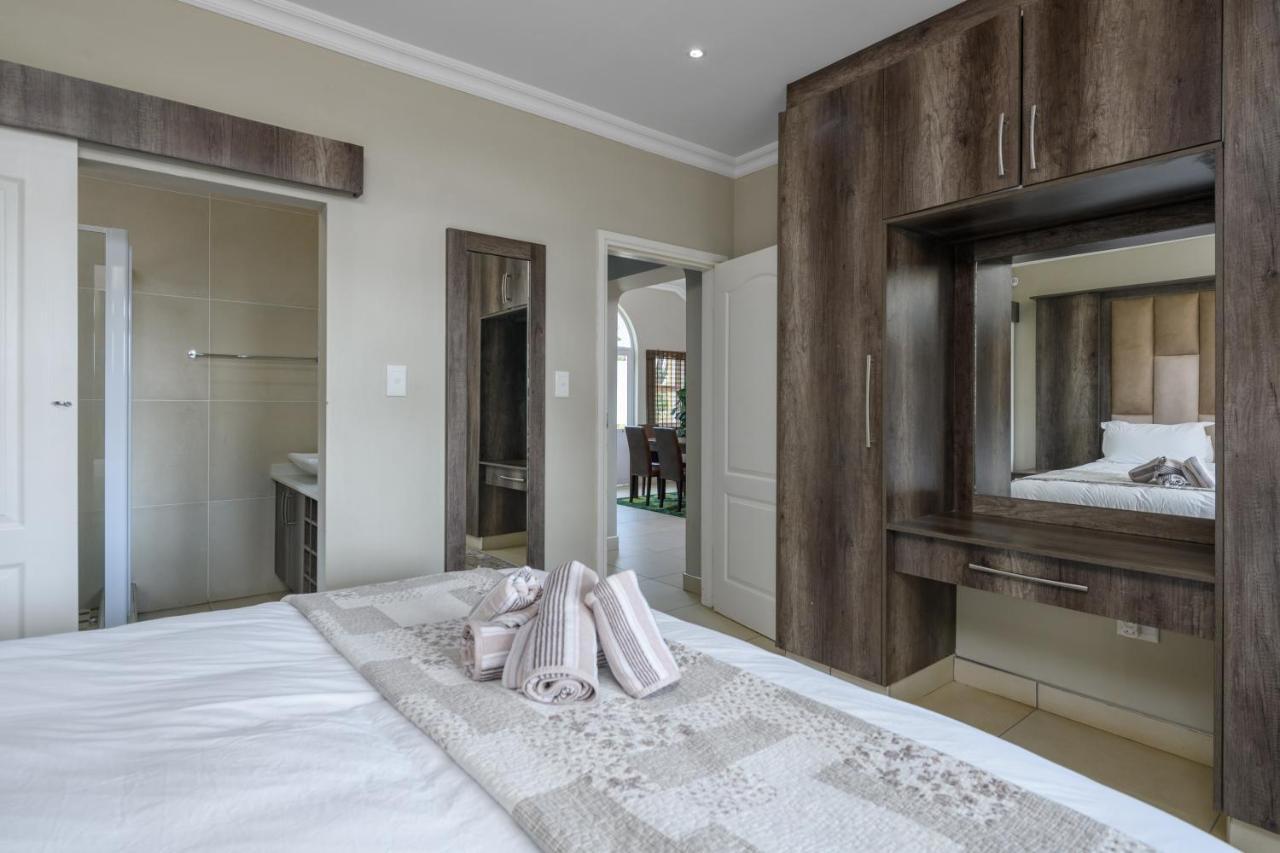 Villa Caylee Caribbean Estates - Ultra-Luxurious - Rimas Interiors Designs - Private Beachfront Escape - Premium Serviced For 8 Guests Port Edward Eksteriør billede