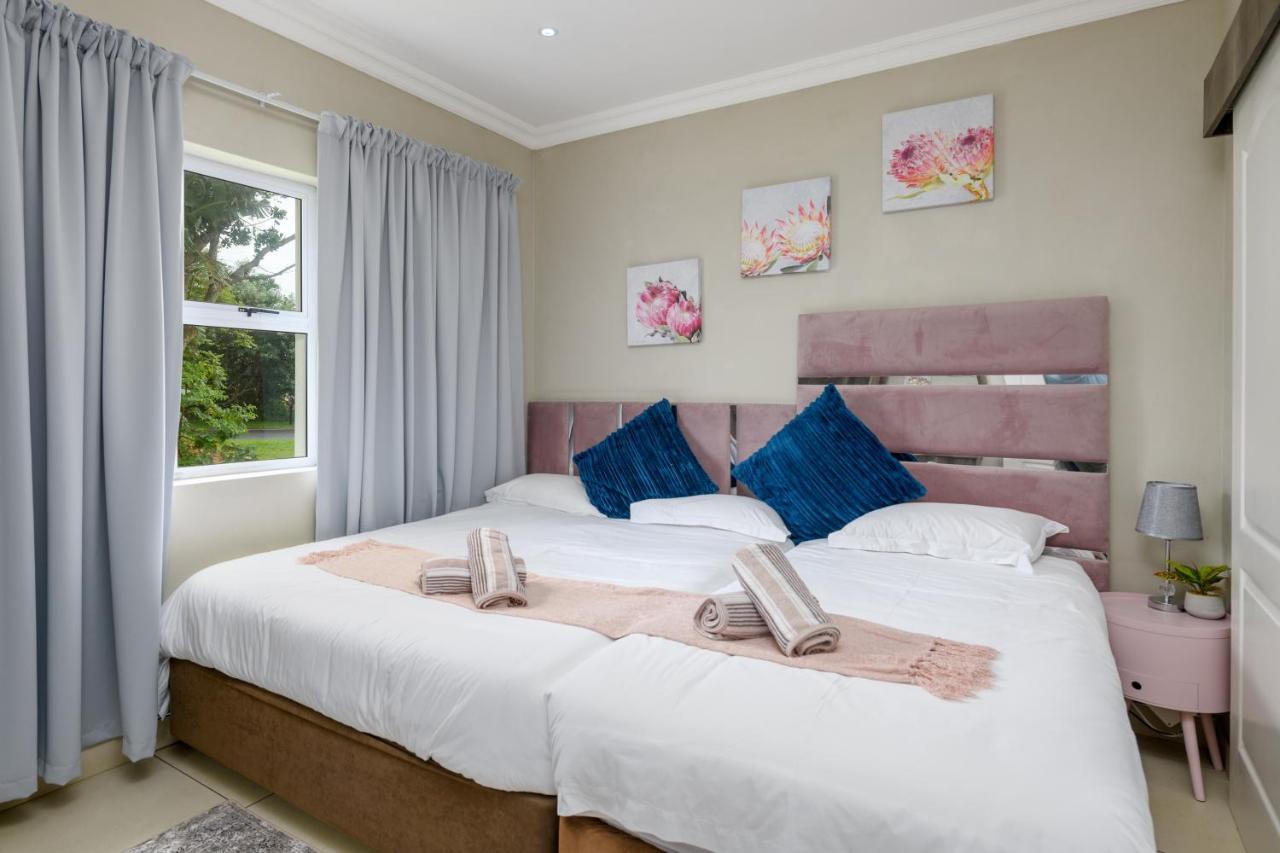 Villa Caylee Caribbean Estates - Ultra-Luxurious - Rimas Interiors Designs - Private Beachfront Escape - Premium Serviced For 8 Guests Port Edward Eksteriør billede